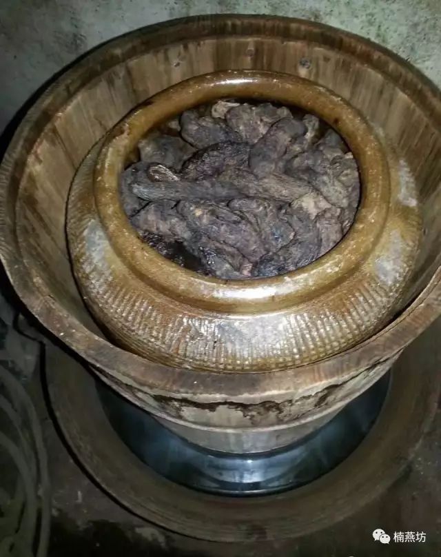 Traditional Preparation Method: 'Nine Steams and Nine Suns' of Cooked Rehmannia