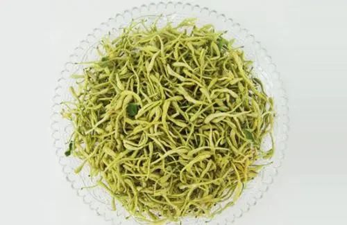 Clearing Heat and Detoxifying Herbs: Honeysuckle