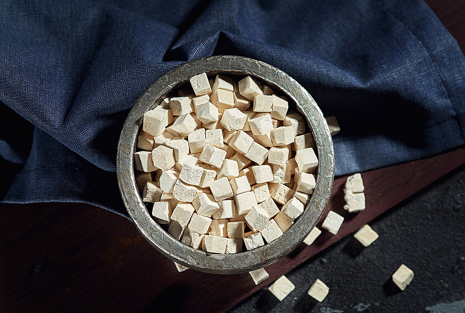 The Mystical Properties of Poria: Why is it Called the "Divine Medicine of All Seasons"?