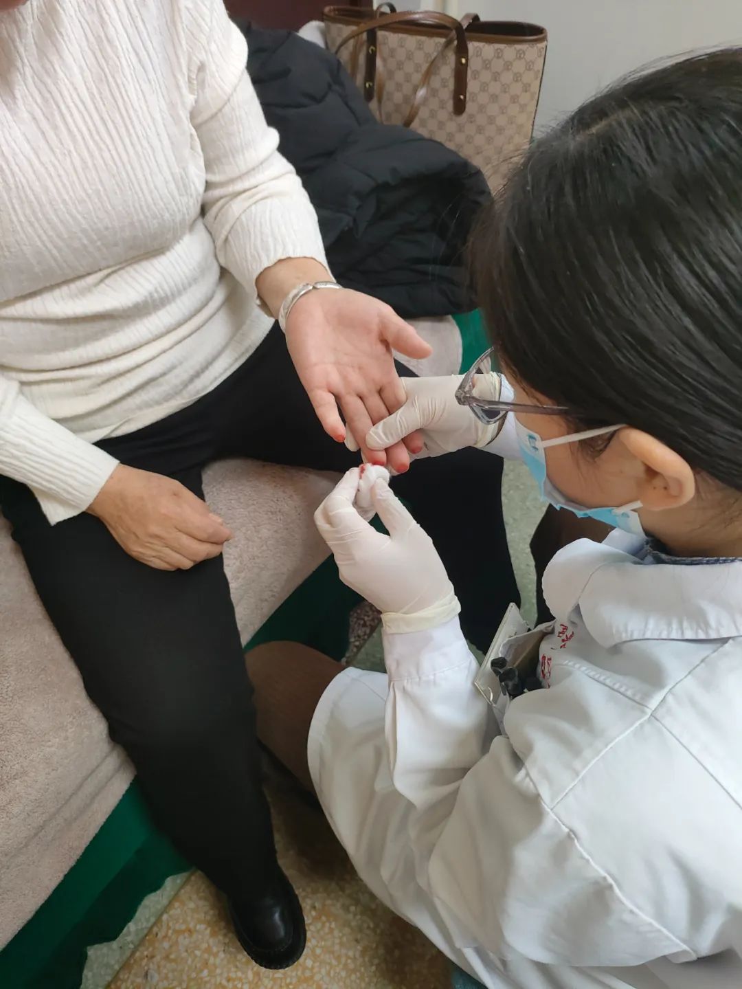 The Unique External Treatment Methods of the TCM Comprehensive Diagnosis and Treatment Center - Part Three