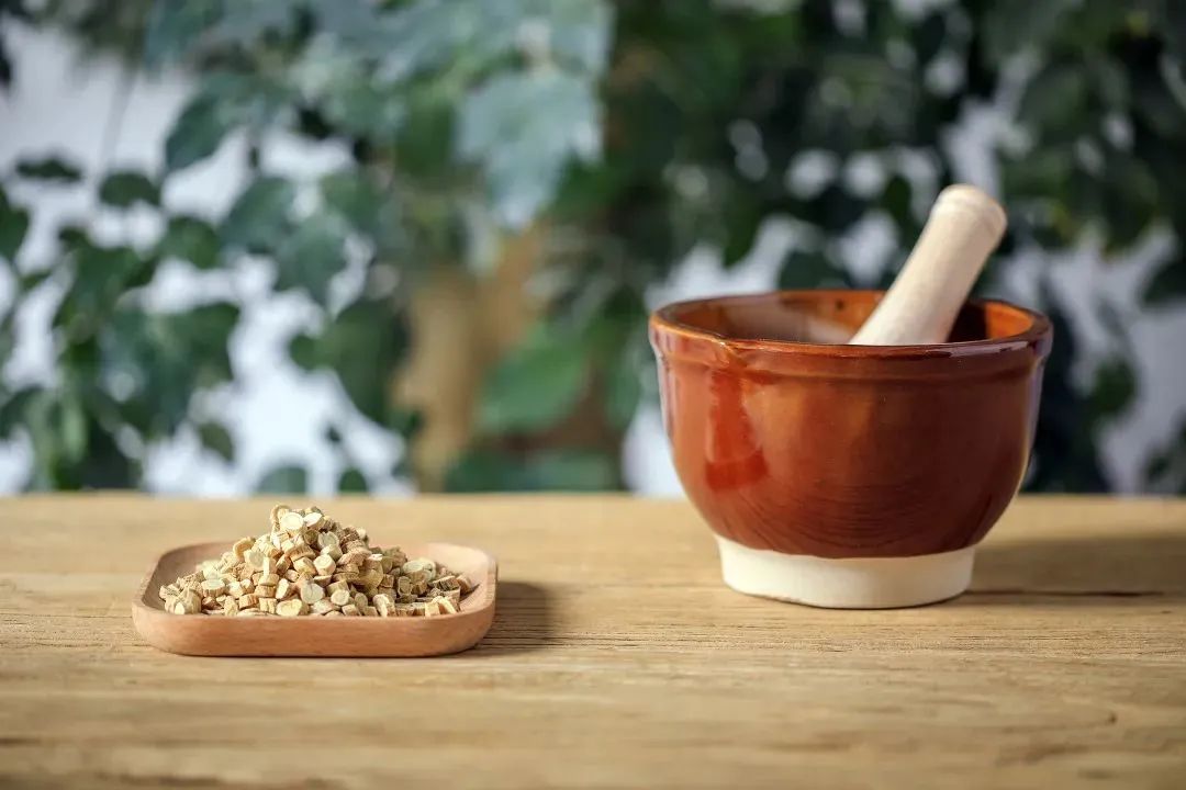 Guide to the Use of Qi-Boosting Herb "Huang Qi"