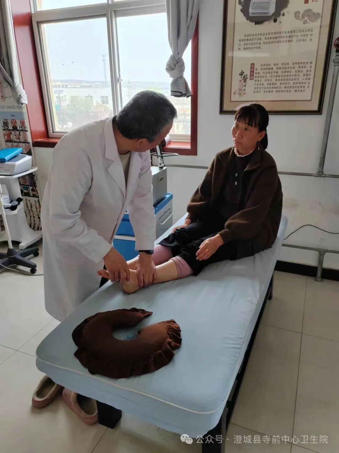 Traditional Chinese Medicine Tuina: Health Treatment to Unblock Meridians and Harmonize Qi and Blood Balance Yin and Yang