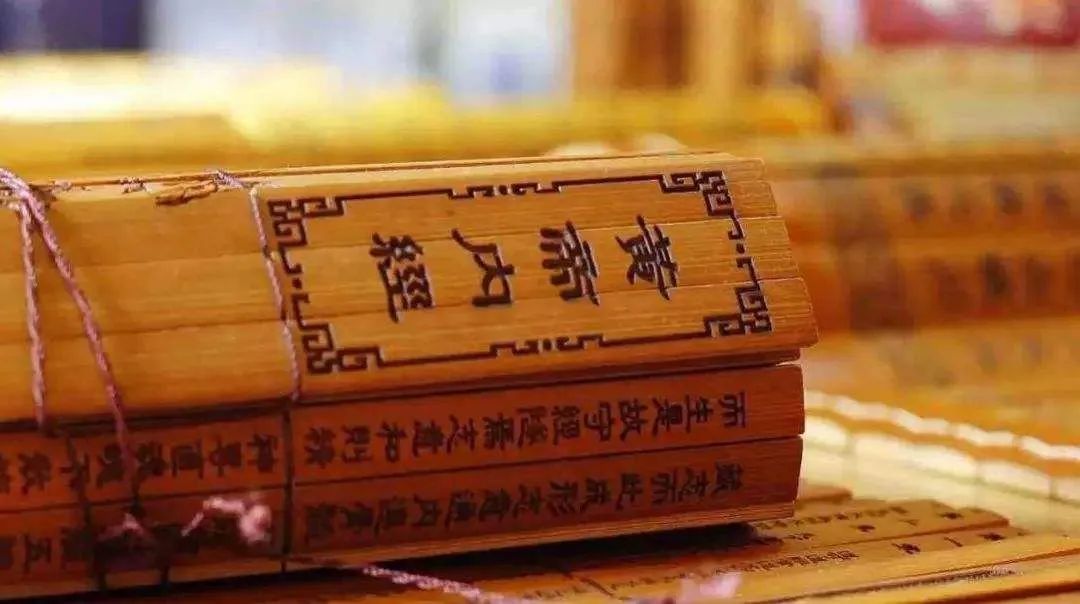 50 Essential Summaries from the Huangdi Neijing: Read Often, Benefit for Life