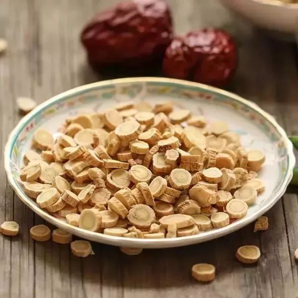 The Top 10 Benefits and 5 Contraindications of Drinking Astragalus Tea: Are You Consuming It Correctly?