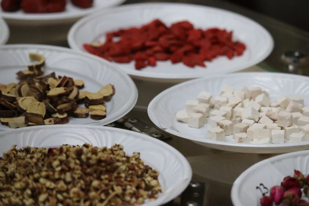 How Traditional Chinese Medicine Differentiates Between Cold and Heat