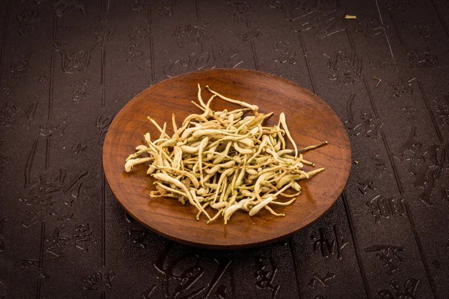 The Benefits of Astragalus: A Shield Against Illness