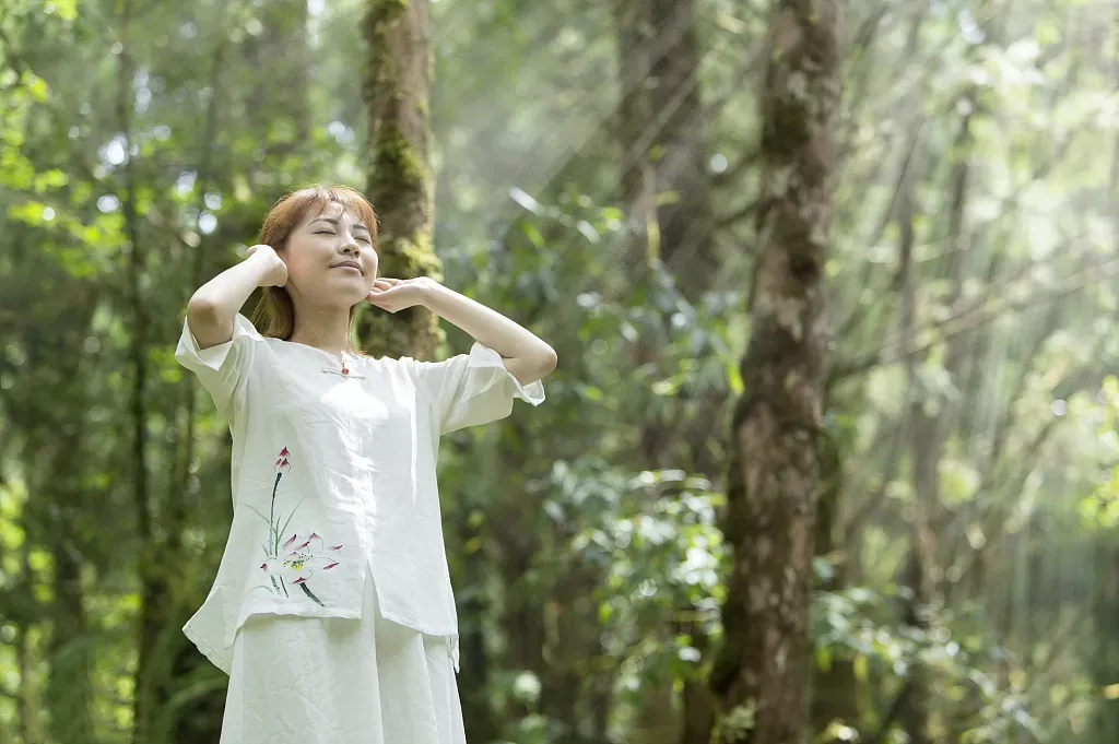 Health and Longevity Secrets from the Huangdi Neijing