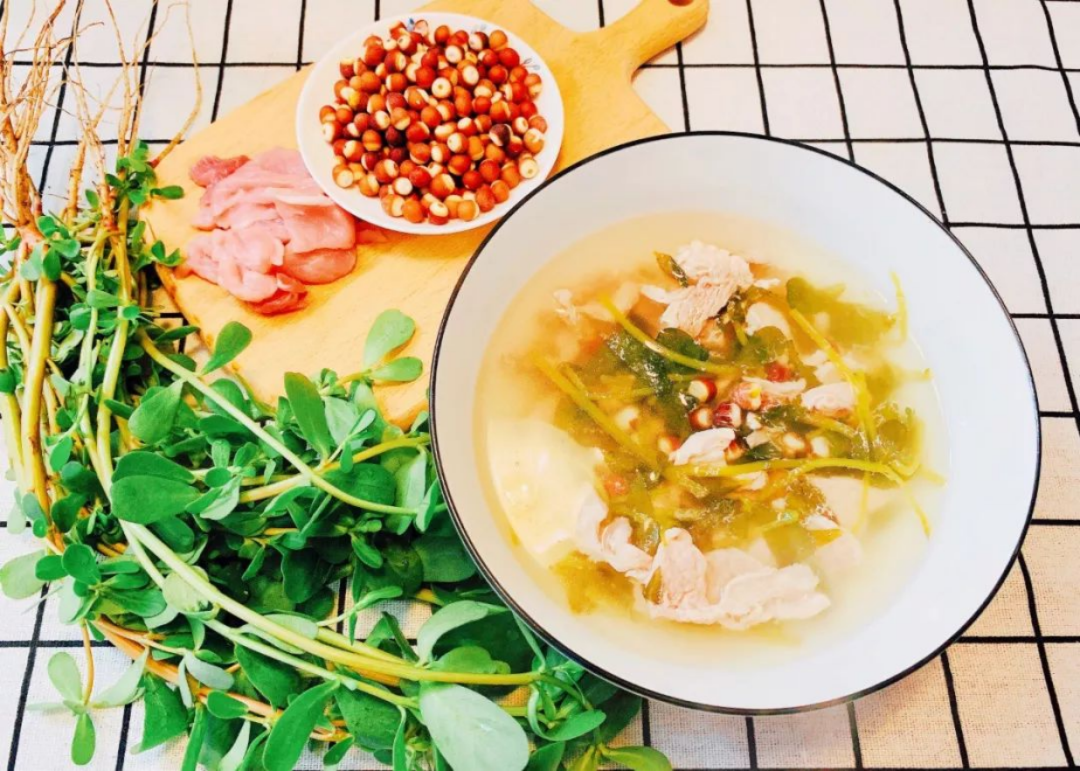 Weekly Dish: Summer Solstice, Yin Excess and Yang Deficiency, Beat the Heat with Purslane and Lean Meat Soup!