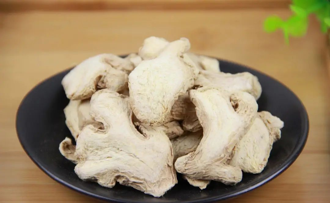 Daily Herb Insight: Warming and Detoxifying Properties of Dried Ginger