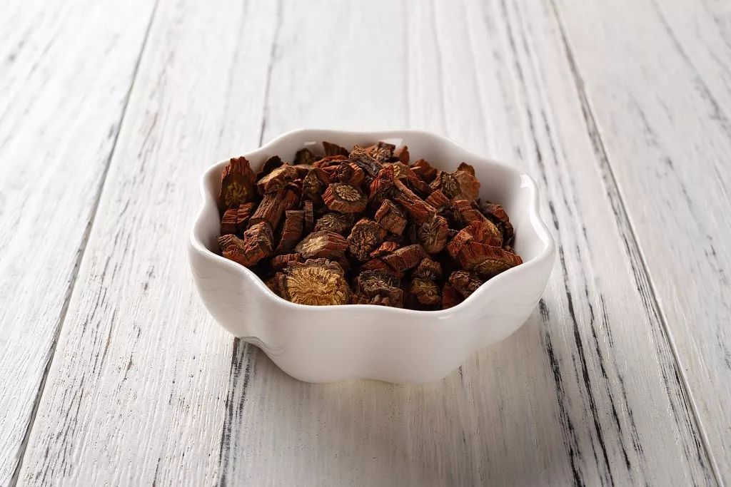 The Efficacy, Functions, and Contraindications of Dan Shen (Salvia miltiorrhiza)