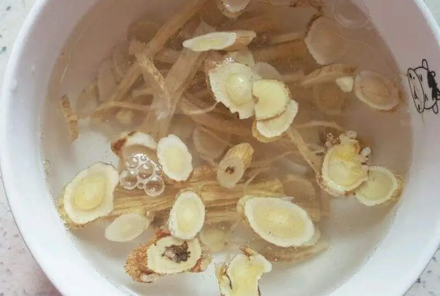 Boosting Qi with Astragalus: Doctors Recommend 5 Herbal Combinations for Better Results
