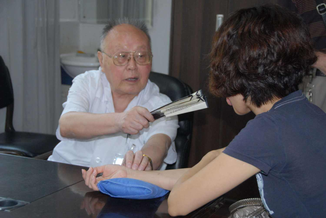 Master of Traditional Chinese Medicine Zhou Zhongying: Key Points for Differentiating and Treating Externally Contracted Febrile Diseases