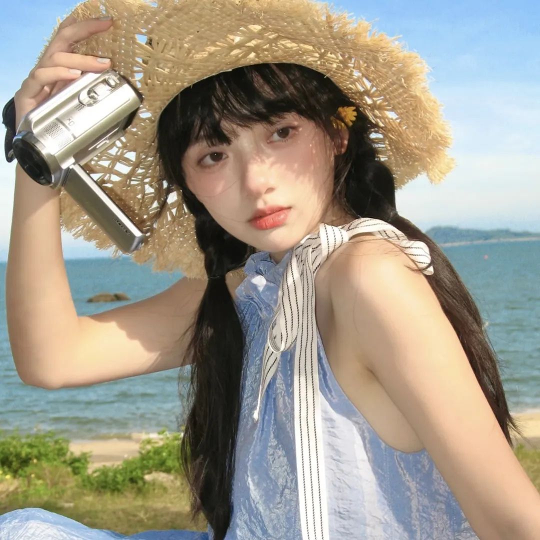 Summer Memories of Straw Hats and Damp Heat