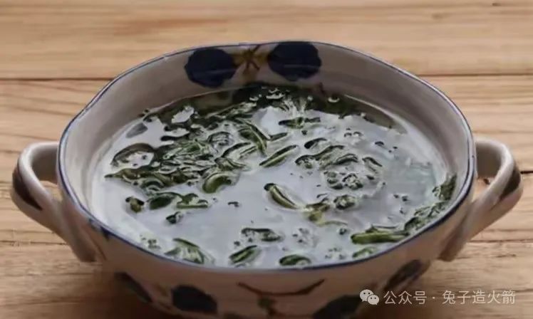 The Benefits of Eating Artemisia Annua in Spring: Clearing Heat, Detoxifying, and Nourishing the Liver