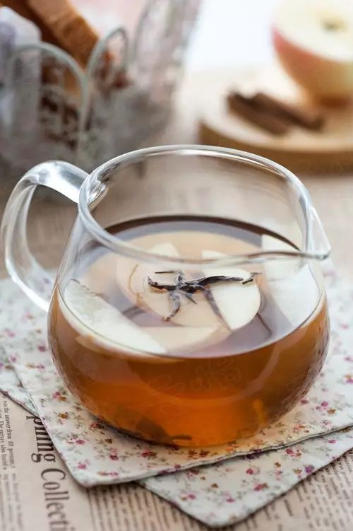 Cinnamon Apple Tea: A Cup to Soothe Stress and Aid Sleep