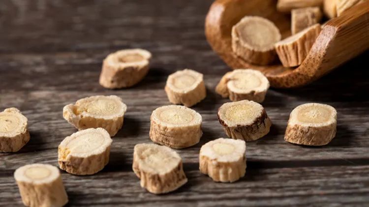 The Numerous Benefits of Drinking Astragalus Tea: Twelve Remarkable Effects of Astragalus