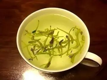 Honeysuckle: A Treasure for Health, Infuse it in Water to Solve Several Issues