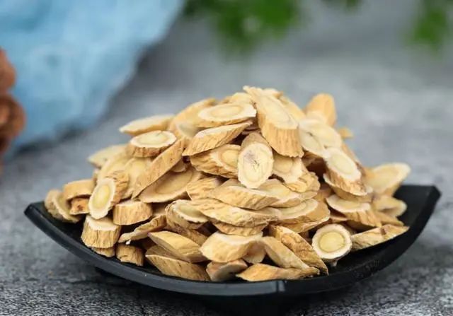 Astragalus: The Top Qi-Boosting Herb - TCM Expert Shares Four Effective Combinations