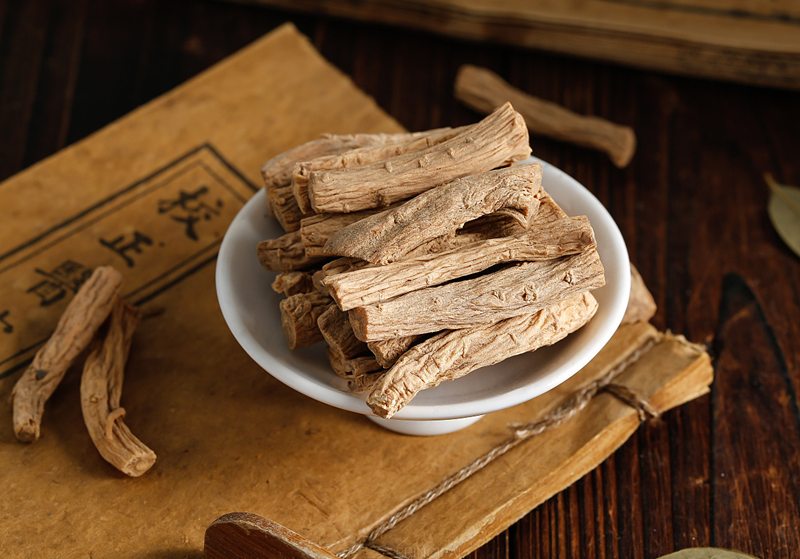 Two Medicinal Herbs Called 'Ginseng': One Greatly Tonifies Vital Qi, the Other Tonifies the Middle and Benefits Qi - Which is 'Most Nourishing'?