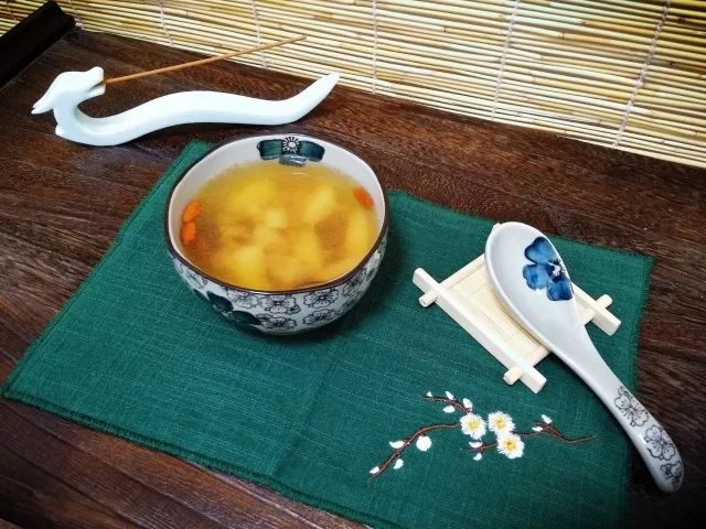 Qi Deficiency, Tooth Marked Tongue, and Spleen-Stomach Weakness: Try This Soup!