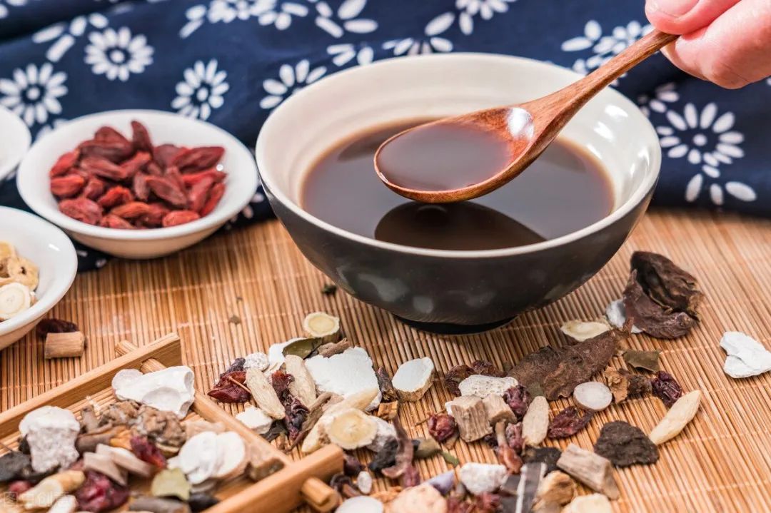 Liver Dysfunction and Qi Stagnation: Symptoms and Zhang Zhongjing's Formula for Liver Qi Regulation