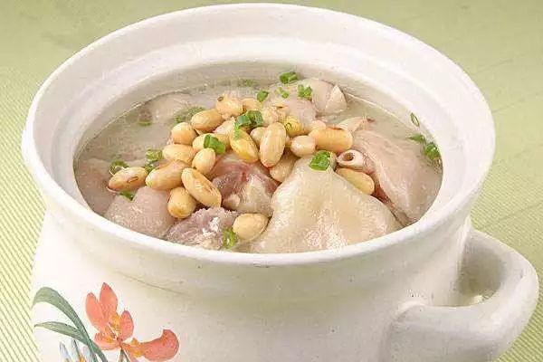 Differentiation of Blood Deficiency, Blood Stasis, Blood Cold, and Blood Heat in Traditional Chinese Medicine with Dietary Therapy Recommendations
