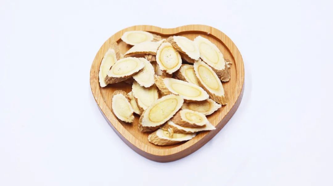 The Remarkable Uses of Huang Qi (Astragalus): Insights from Renowned Physician Gong Tingxian