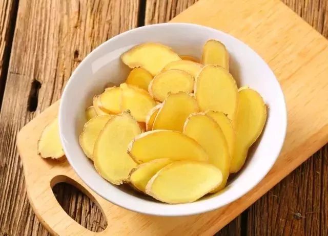 Consuming Ginger in Summer: Nourishing Yang Qi, Dispelling Damp Heat, and Alleviating Joint Pain