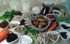 Traditional Chinese Medicine Recipes: 70 Medicinal Dishes