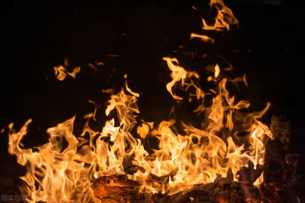 Traditional Chinese Medicine: Both Heat Above and Cold Below? A Dose of Huang Lian Decoction for Comprehensive Treatment