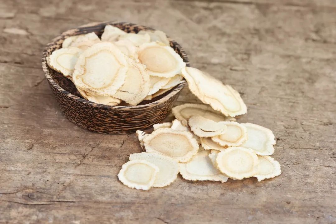 Understanding the Differences Among Various Ginsengs and Precautions for Use