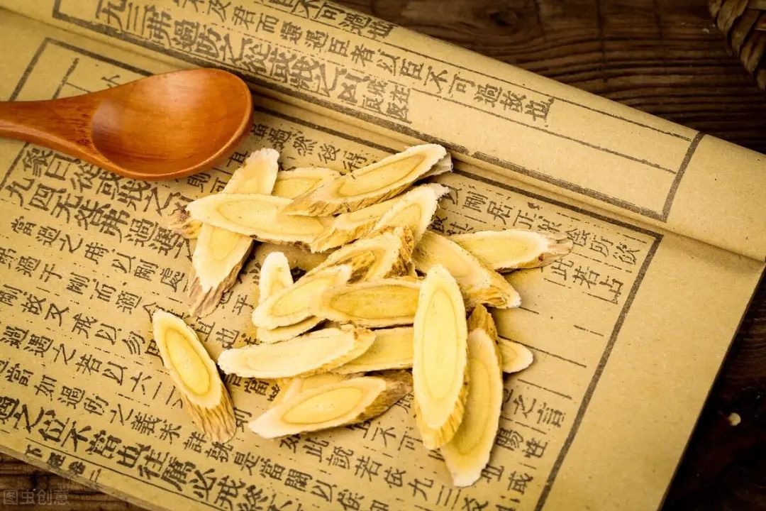 The Four Benefits of Drinking Astragalus Tea and Its Optimal Combinations with Other Herbs