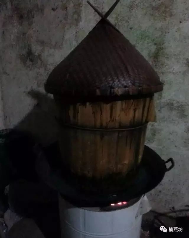 Traditional Preparation Method: 'Nine Steams and Nine Suns' of Cooked Rehmannia