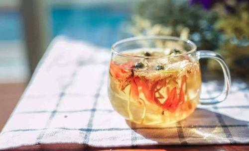 The Marvelous Medicinal Herb: Jin Yin Hua (Honeysuckle)