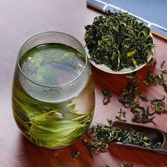 Knowledge of Chinese Herbal Medicine: Lian Qiao (Forsythia)