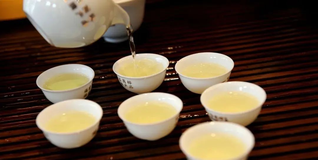 14 Methods of Brewing Poria Tea for Strengthening the Spleen and Generating Fluids, Resolving Dampness, Stopping Diarrhea, and Nourishing Qi