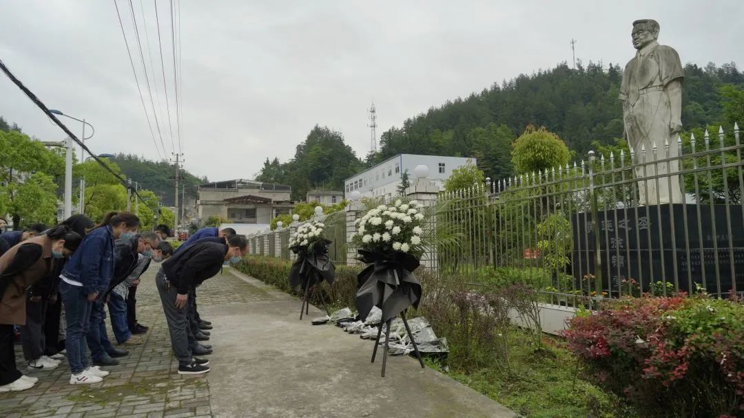 In Memory of Professor Xu Jintang, the Father of Huanglian and Tianma