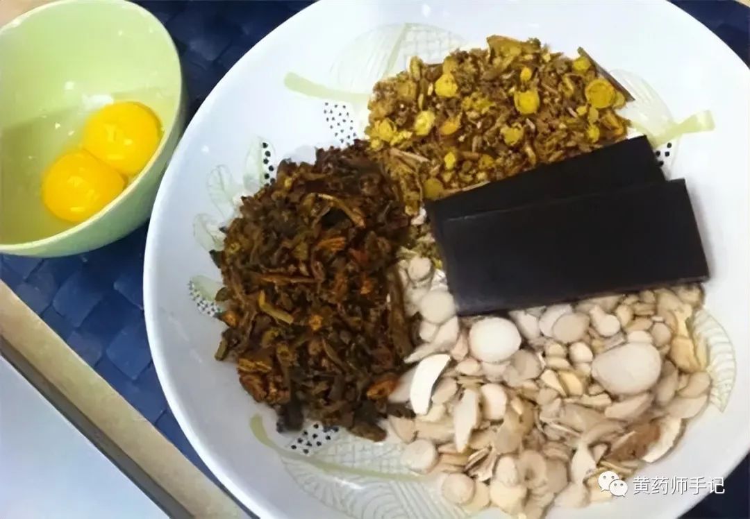Huang Lian: Commonly Used for Spleen-Stomach Damp-Heat Type Acute and Chronic Gastritis, Diarrhea, and Clearing Heart and Stomach Fire