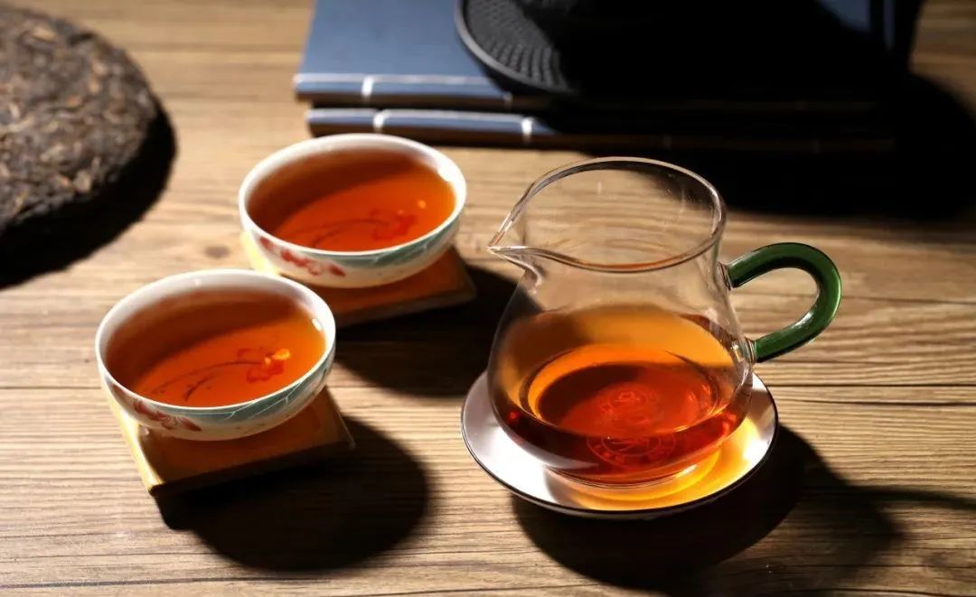 14 Methods of Brewing Poria Tea for Strengthening the Spleen and Generating Fluids, Resolving Dampness, Stopping Diarrhea, and Nourishing Qi