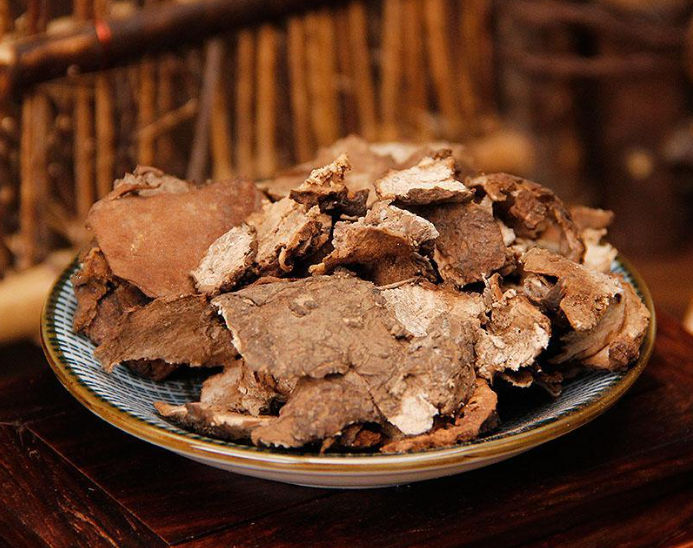 Four Varieties of Poria: Different Effects of the Same Name