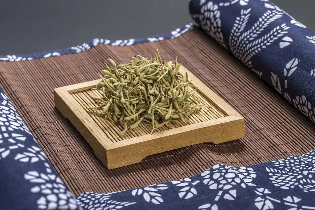 The Efficacy and Functions of Honeysuckle (Jin Yin Hua)