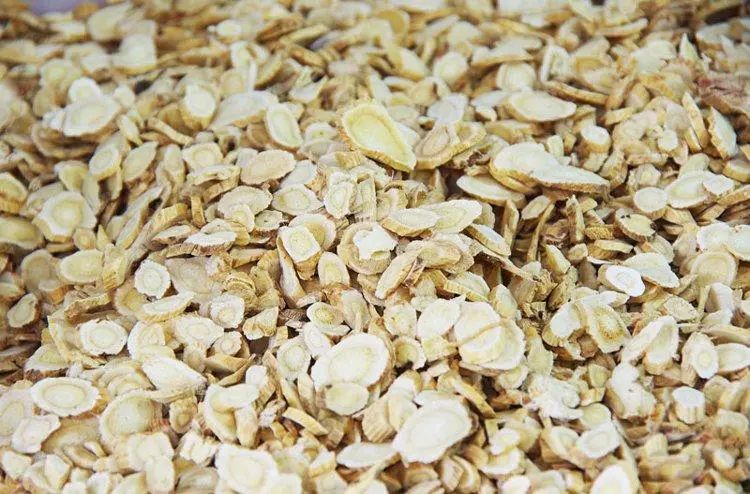 Does Drinking Astragalus Tea Harm the Kidneys? Warning: These 3 Chinese Herbs Are the Real Culprits