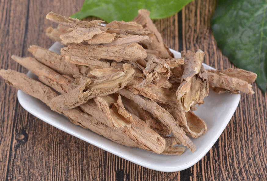 12 Commonly Used Herbs for Clearing Heat and Detoxification