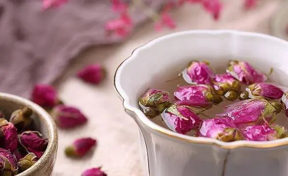 Honeysuckle and Its Perfect Partners: Drinking for Better Health Over Time