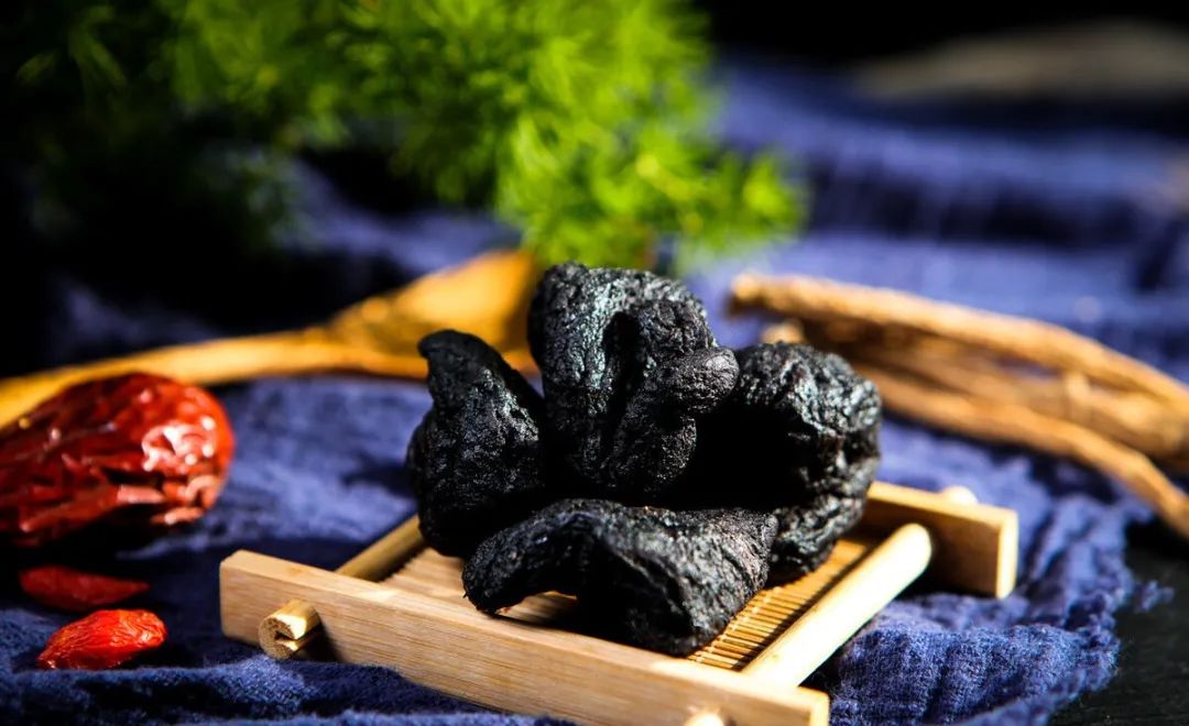 Seven Heat-Clearing and Detoxifying Herbs for Treating Sores and Ulcers, Improving Redness, Swelling, Heat, and Pain