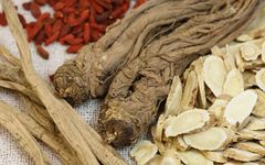 Diagnosis and Dietary Therapy for Four Types of Blood Disorders in Traditional Chinese Medicine: Blood Deficiency, Blood Stasis, Blood Heat, and Blood Cold