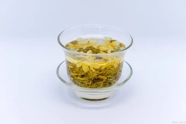 Honeysuckle: A Treasure for Brewing Tea, Helping to Solve 5 Problems