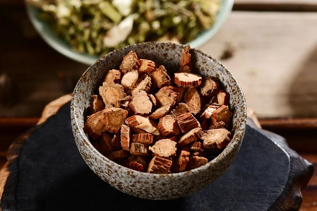 The Efficacy and Uses of Dan Shen (Salvia miltiorrhiza) and Its Proper Consumption Methods