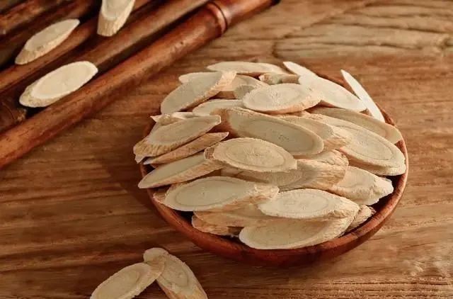 Astragalus: An Excellent Tonic with 5 Key Considerations in TCM That Many People Overlook