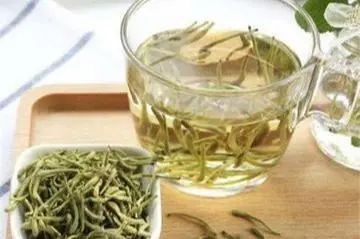 Honeysuckle: A Treasure for Health, Infuse it in Water to Solve Several Issues